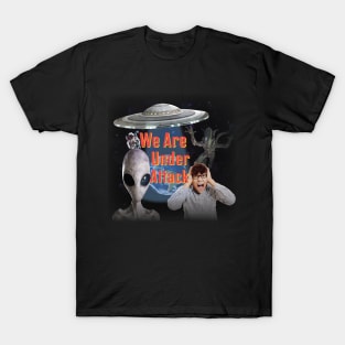 Alien, Earth Are Under Attack By Aliens. T-Shirt